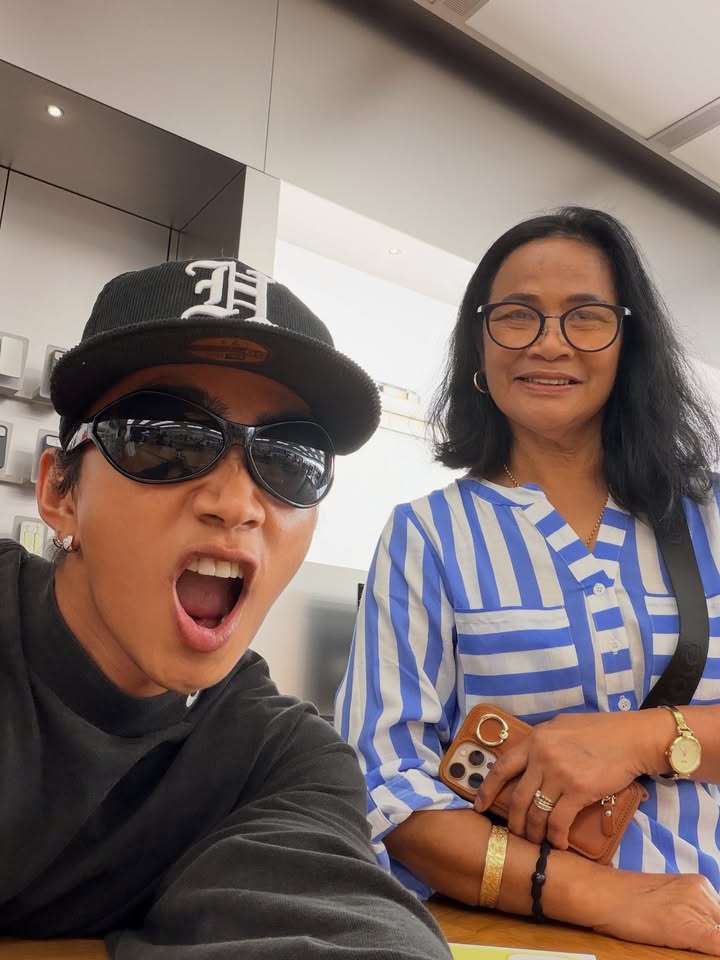 No photo description available.