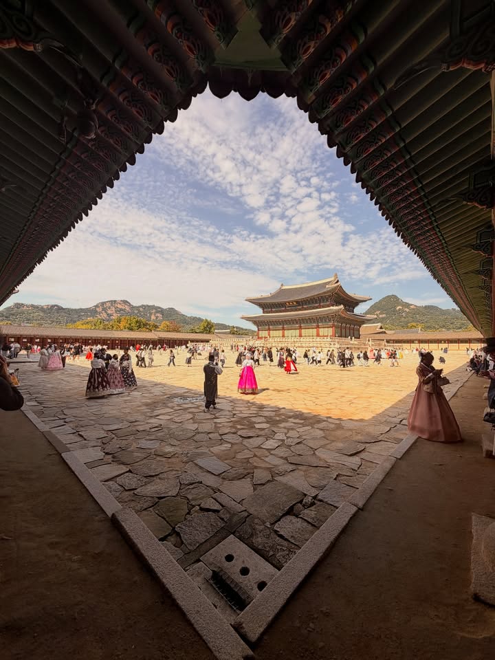 May be an image of Gyeongbokgung Palace
