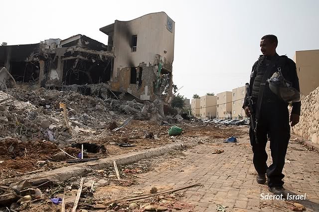 No photo description available.