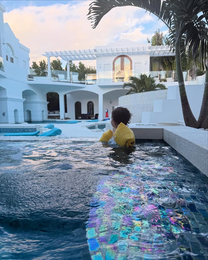 No photo description available.