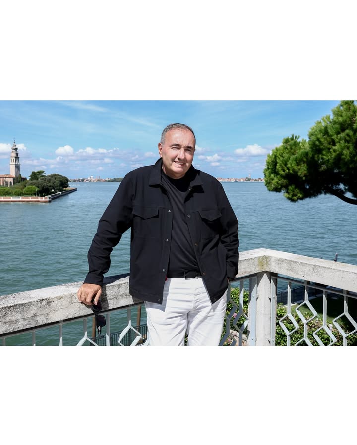 No photo description available.