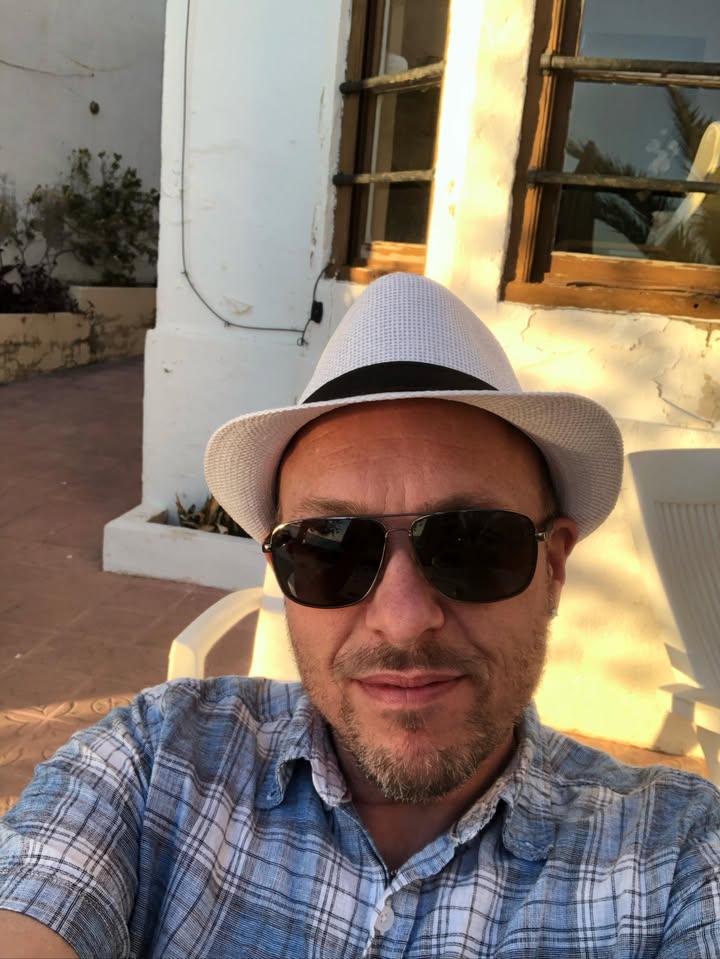 No photo description available.