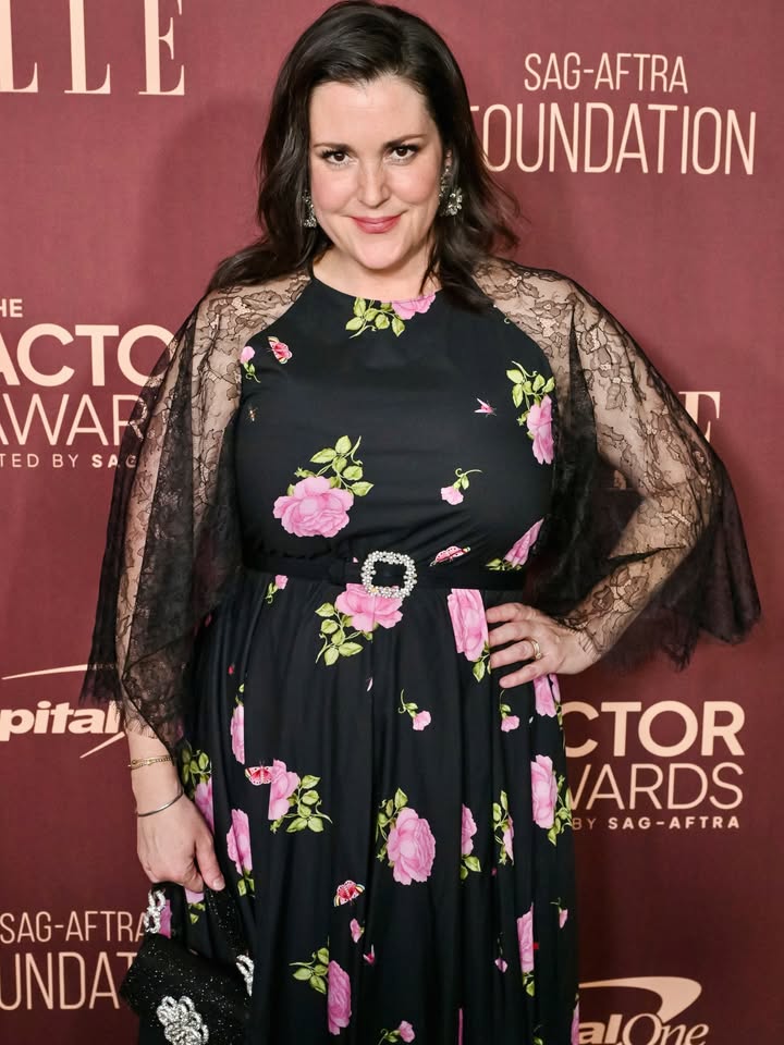 May be an image of one or more people, makeup, dress and text that says 'LLE SAG- SAG-AFTRA OUNDATION E CTO WAR ED EDBYSAC BY SA pital CTOR VARDS SAG SAG-AFTRA SAG-AFTRA FTRA SAG JNDA alOne'