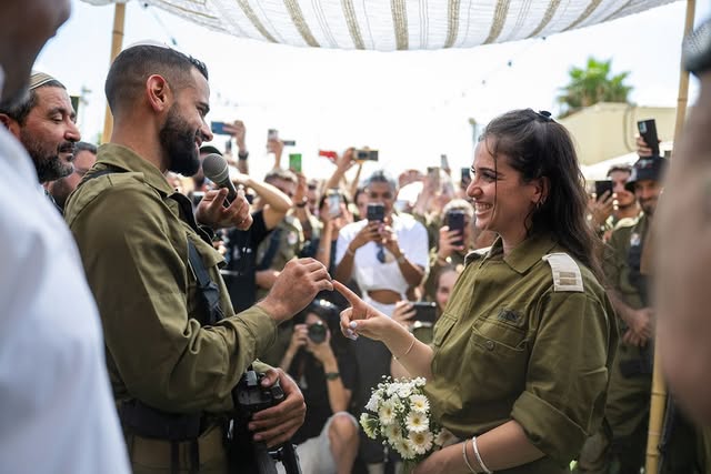 No photo description available.