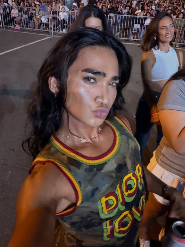 May be a selfie of one or more people, hair, crowd and text