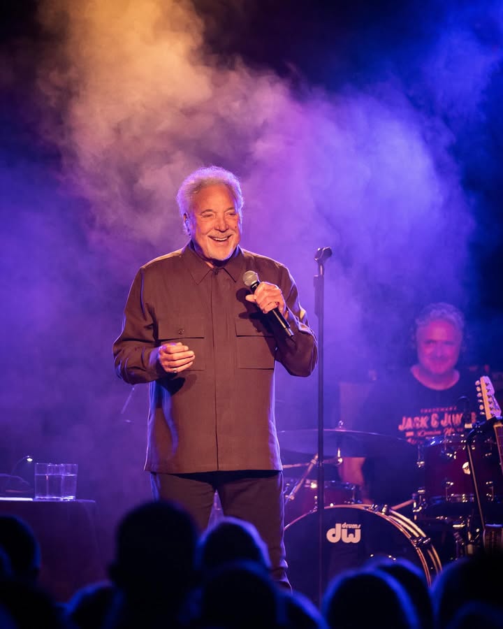 No photo description available.