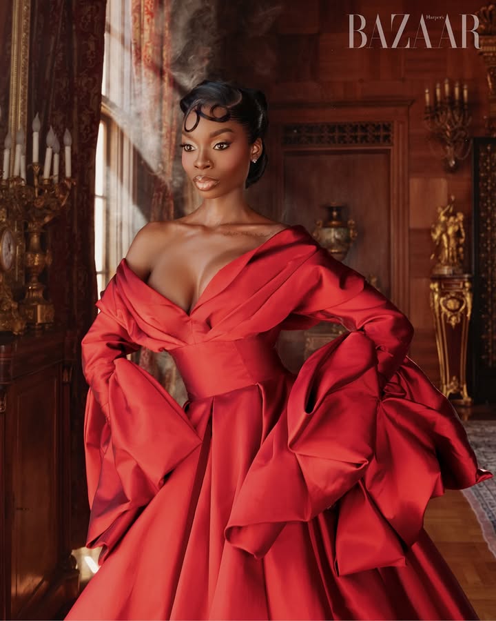 May be an image of magazine, gown, dress and text that says 'BAZATAR !/ 10i'