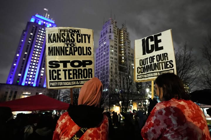 May be an image of ‎standing, crowd and ‎text that says '‎KANSASCITY FROM MINNEAPOLIS STOP ICE TERROR PARTY FOR SOCIAL ISM PARTYFORSOCIALISM&LBER & LIBERA S. ICE COMMUNITIES OUTOFOUR PARTYFORSOCIALISM& R מסדווה PAMRTV/RURSUCIALSM&IIATN LIDERATION NON [‎'‎‎