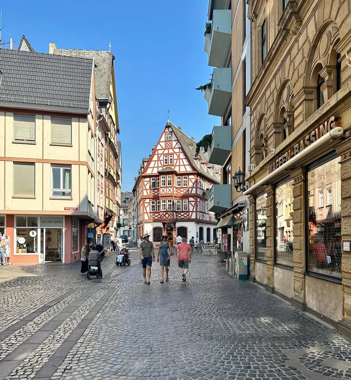 No photo description available.