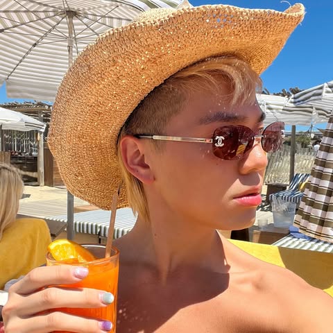 No photo description available.