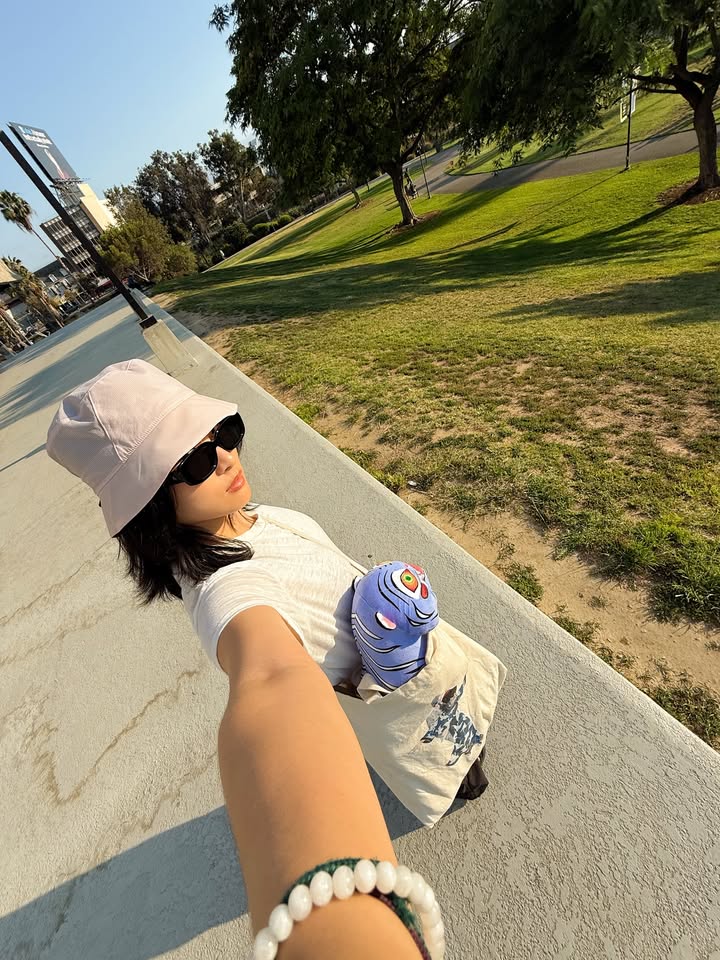 No photo description available.