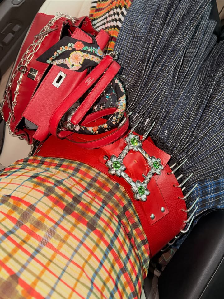 May be an image of belt buckle, purse, belt and kilt