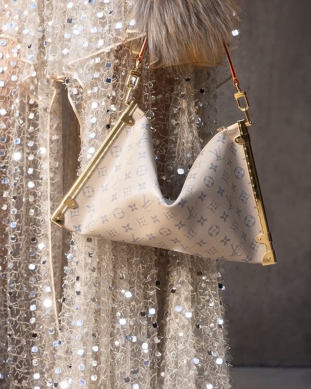 No photo description available.