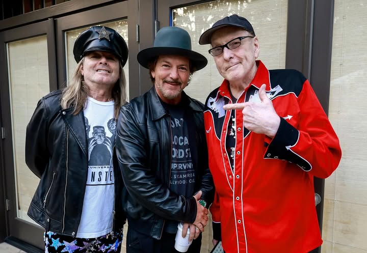 No photo description available.