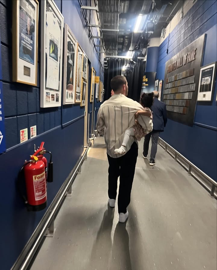 No photo description available.