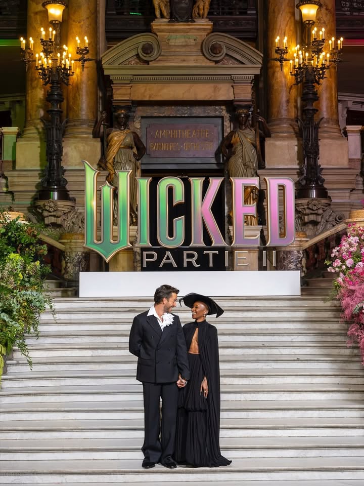 May be an image of one or more people, candle holder, dinner jacket, bowler hat, wedding and text that says '7 NICKED PARTIEN'