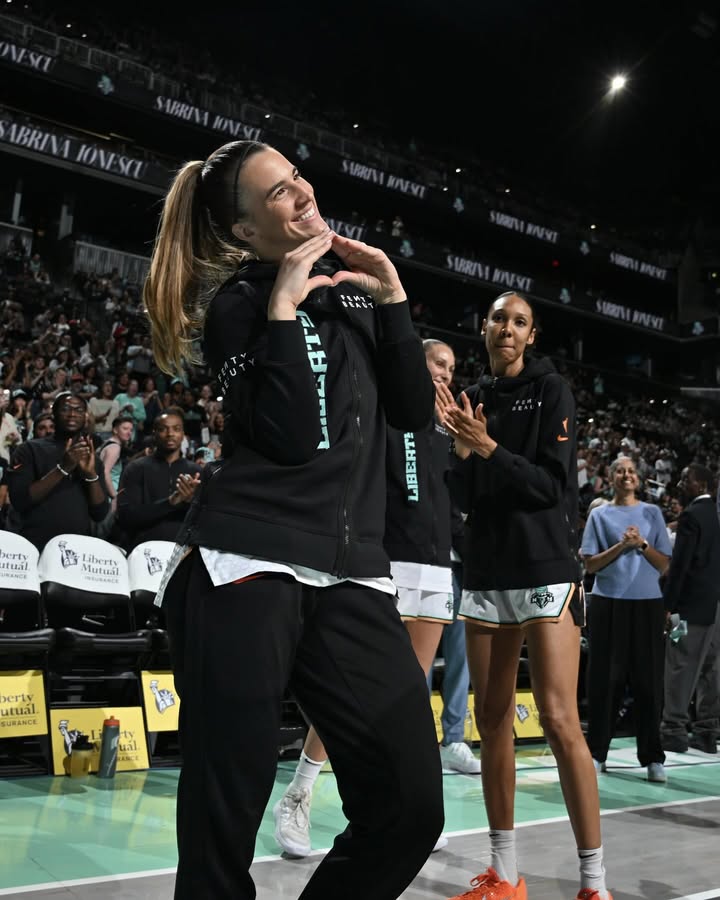 May be an image of tennis, basketball, sportswear and text that says 'NESCT SABRINA JONES ABRIVA ABRINEIONESCT IOVESCT 1 1 erty stuấl stuál. ន Liberty Mutual erty stual. SURANCE ពរៃ ual ANCE'