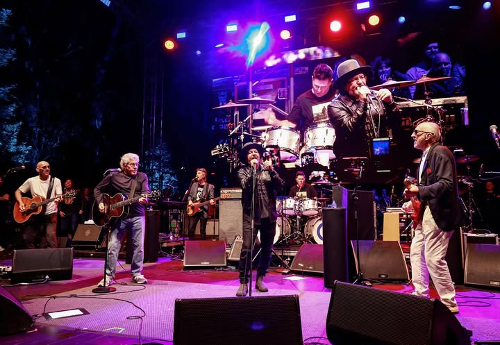 No photo description available.