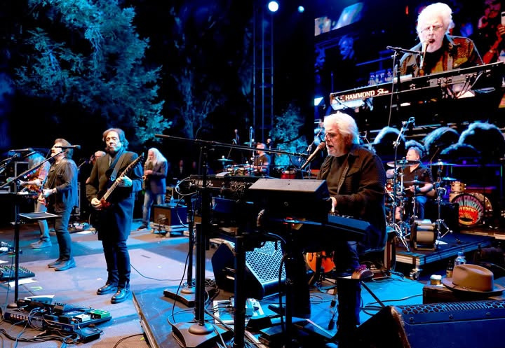 No photo description available.