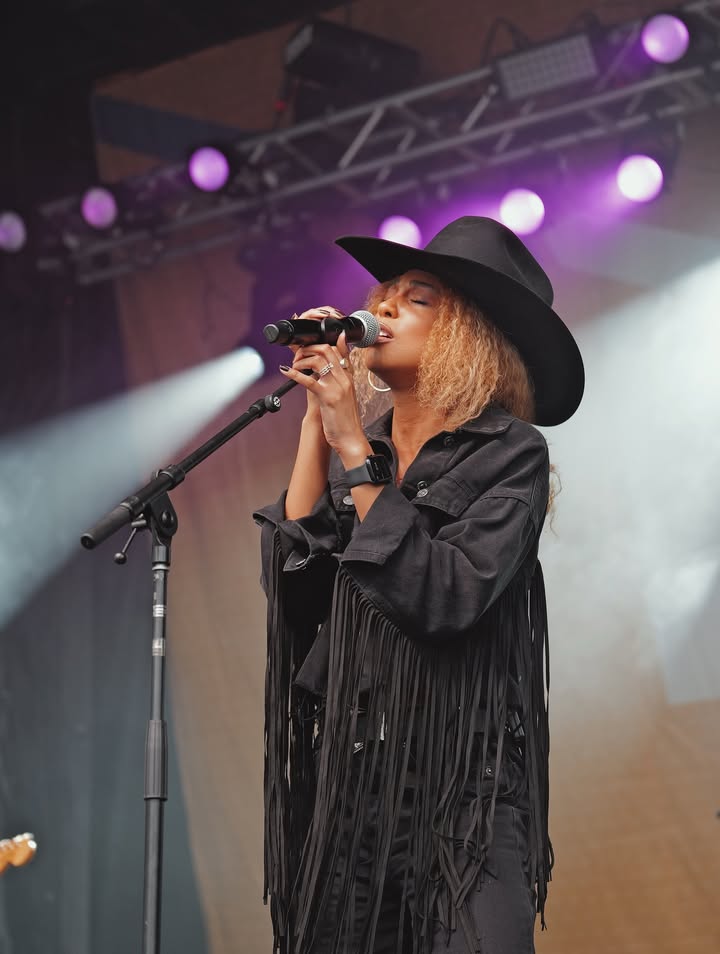 No photo description available.