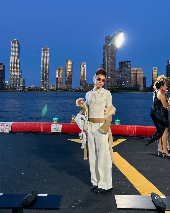 No photo description available.