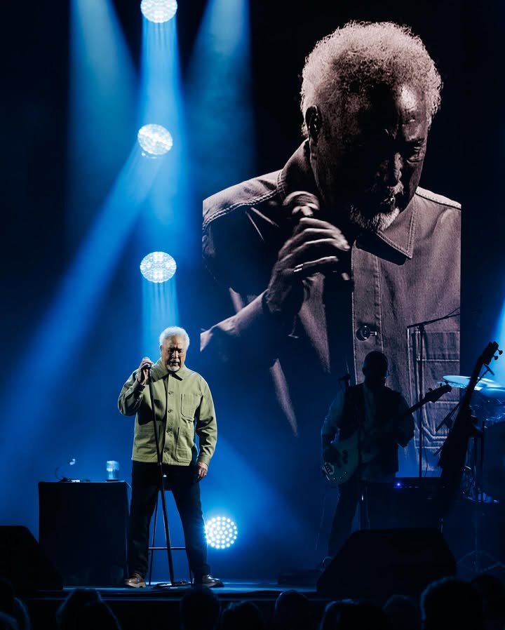 No photo description available.