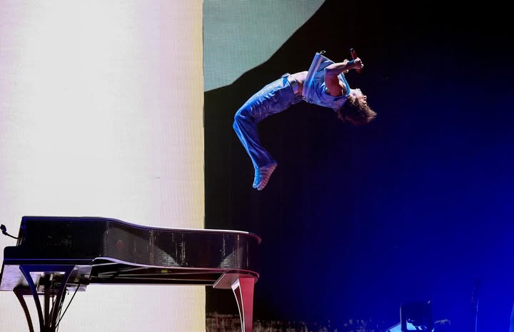 No photo description available.