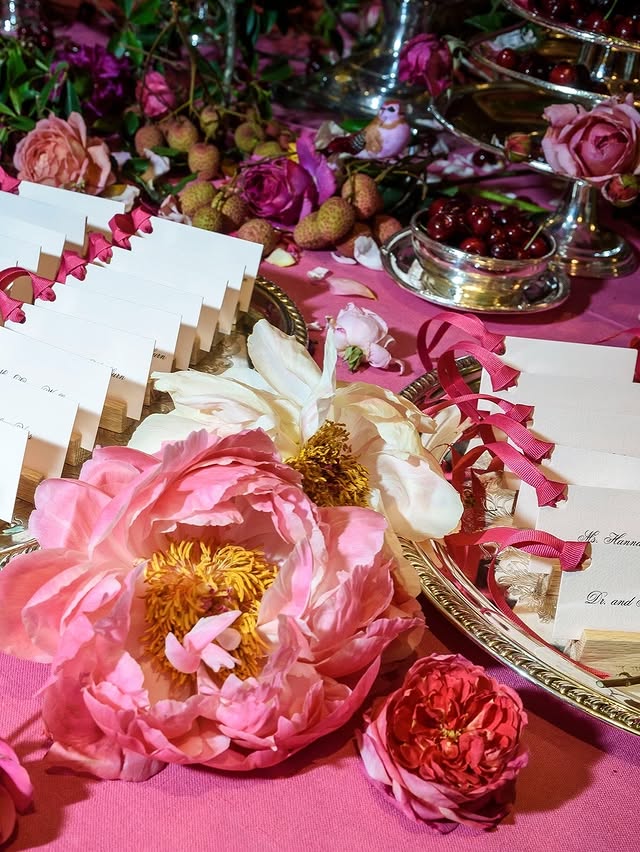 May be an image of napkin ring, bouquet, tablecloth, napkin, placemat, flower arrangement, peony and text