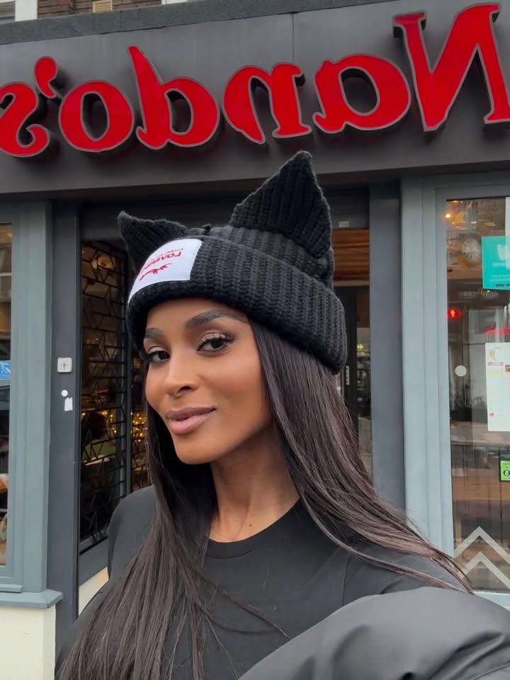 May be an image of one or more people, makeup, hat, beret and text that says 'obrroh a'