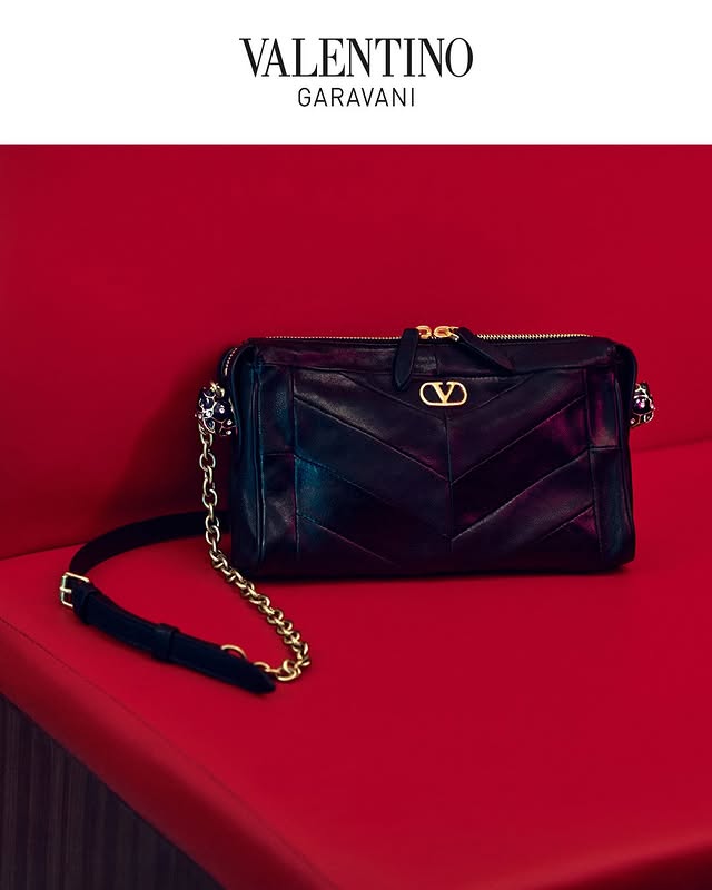 May be an image of leather, strap, purse, pouch, clutch and text that says 'VALENTINO GARAVANI อครุ'