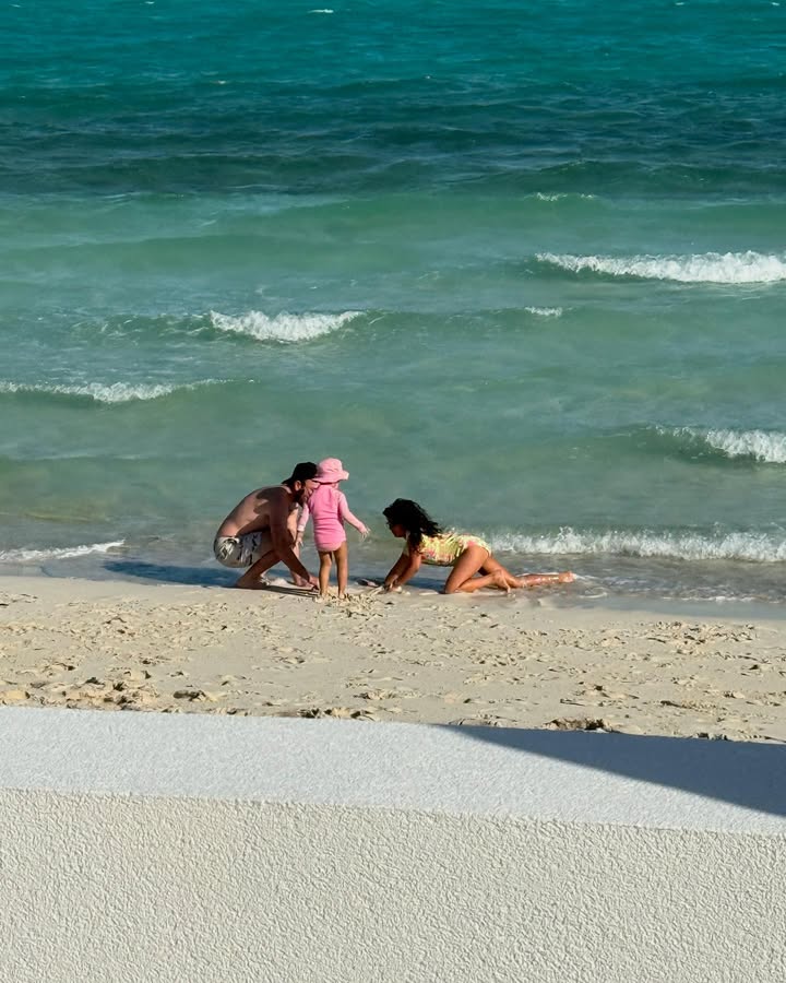 No photo description available.