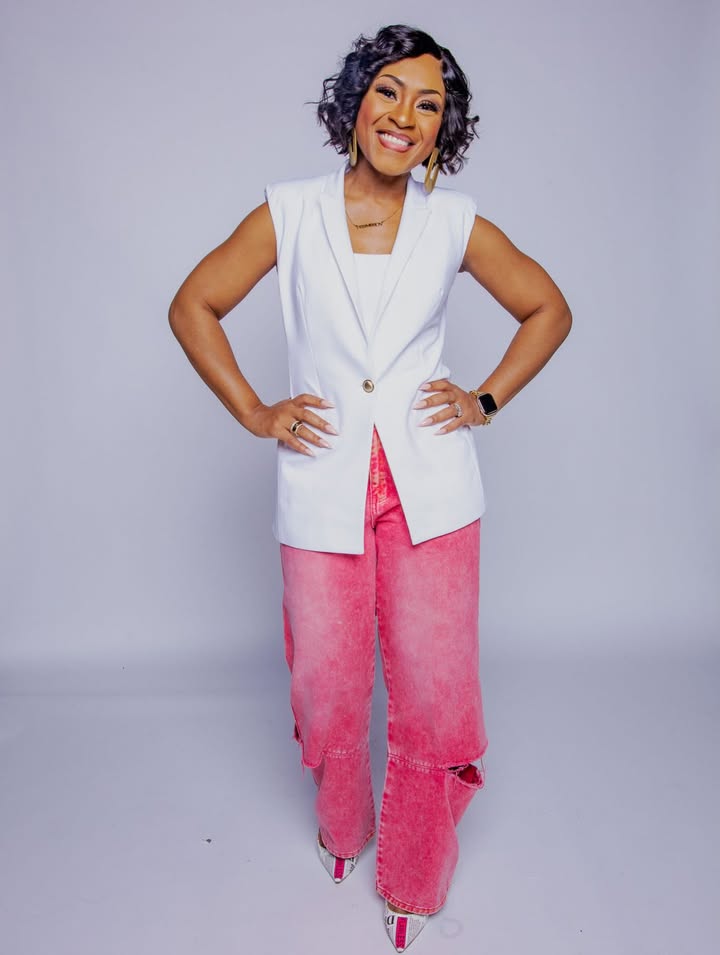 May be an image of one or more people, makeup, people smiling, blazer and text