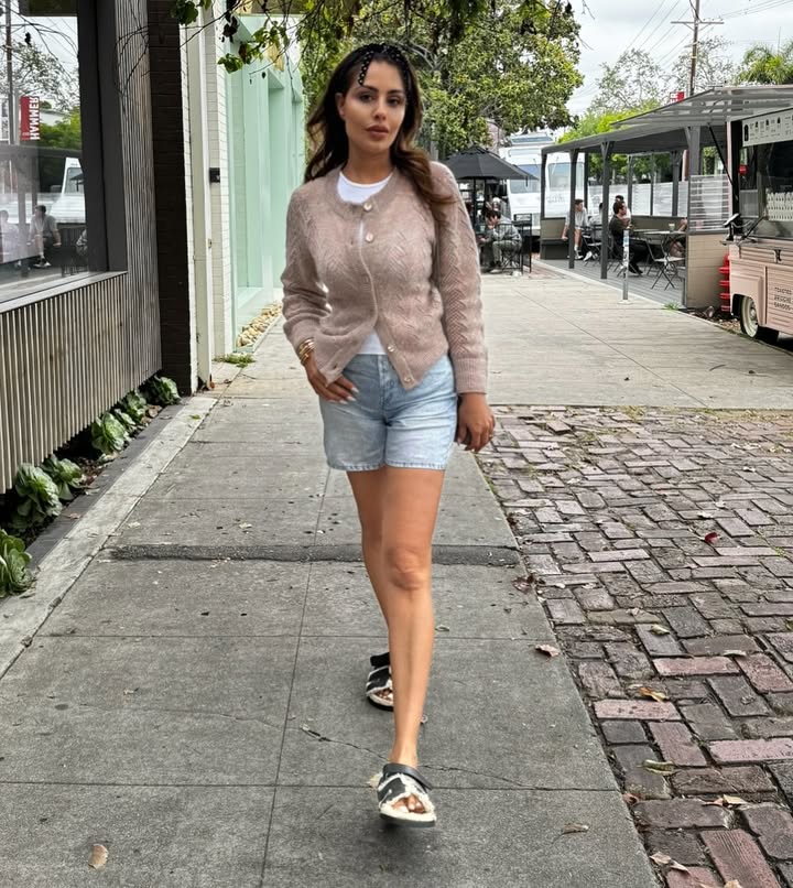 No photo description available.