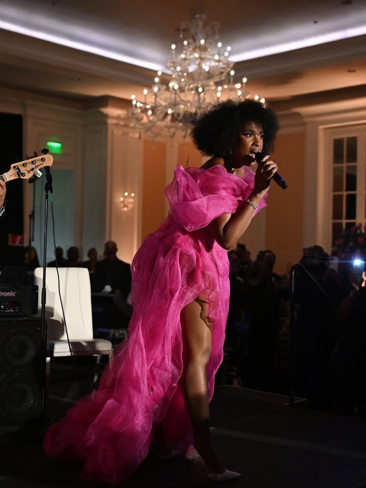 No photo description available.