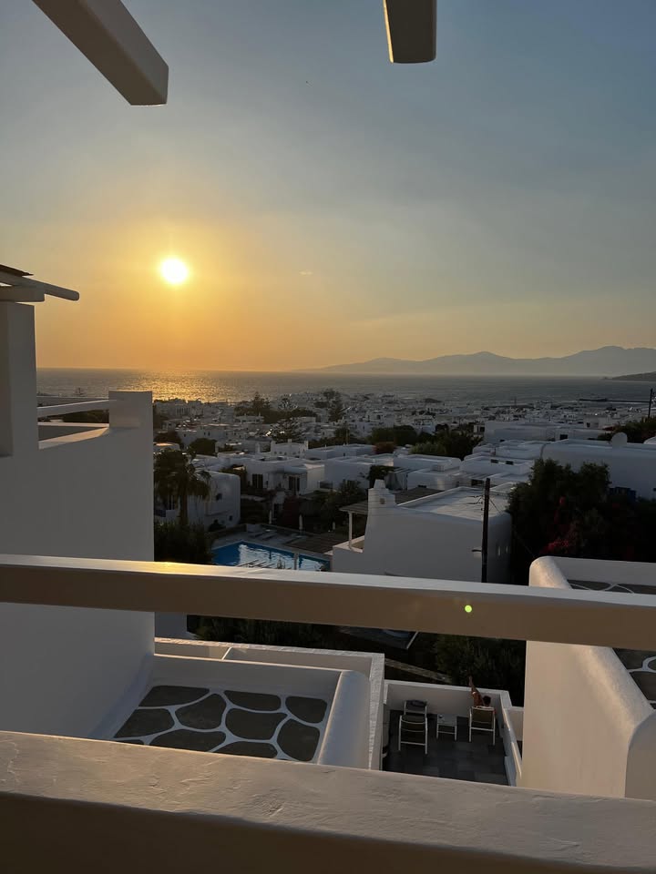 No photo description available.