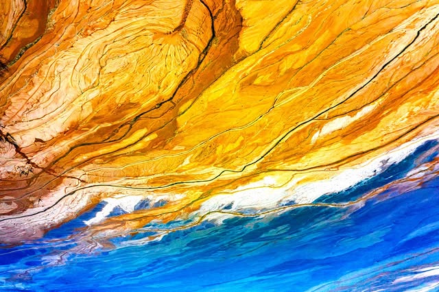 No photo description available.