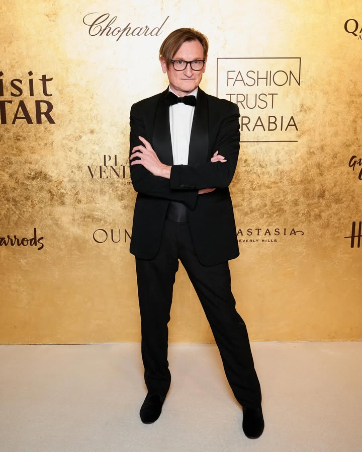 May be an image of suit, dinner jacket, bowtie and text that says 'Chopard Q sit AR FASHION TRUST RABIA ΕΝ rods OUN ASTASIA EVERLY EVERLYHILLS HILLS H'