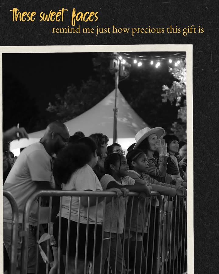 No photo description available.