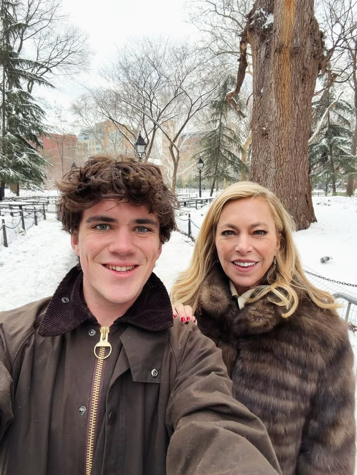 May be a selfie of fur, snowsuit, parka, snow, park and text