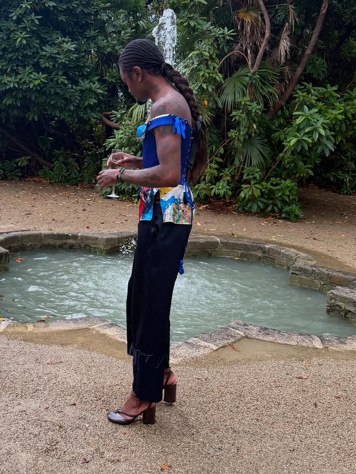 No photo description available.