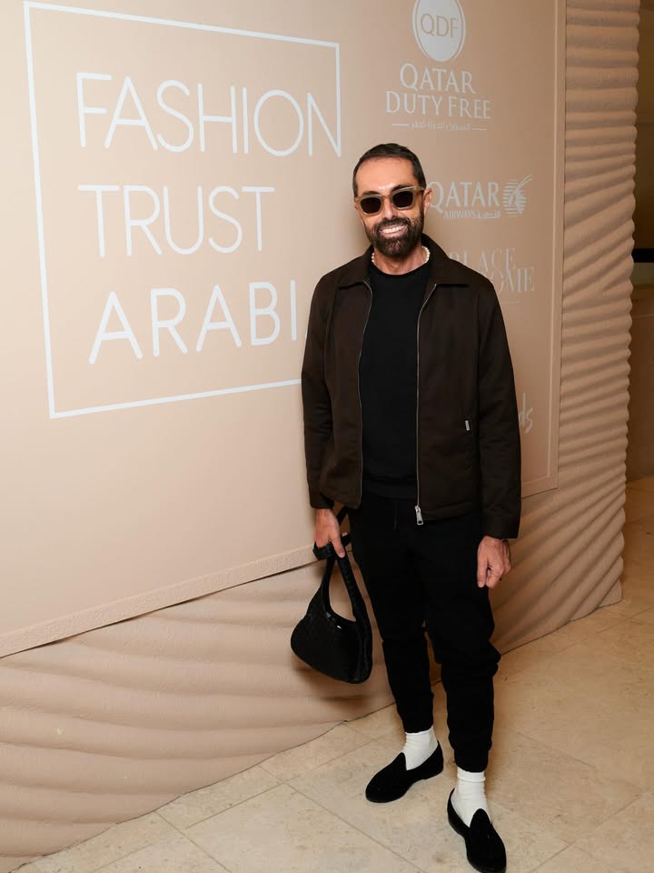 May be an image of ‎one or more people, beard and ‎text that says '‎ODF QATAR DUTY DUTYFREE FREE الرثقق nyqul FASHION TRUST OORATAR 0 OATAR QATAR افطرةا ARMASZE ASR ARABI‎'‎‎