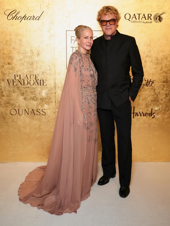 May be an image of ‎dress, carpet, gown, dinner jacket and ‎text that says '‎Chopard QATAR AIRWAYSZhill القطرب IRWAY FA VENDOME PLACE aitte yete OUNASS farrods‎'‎‎