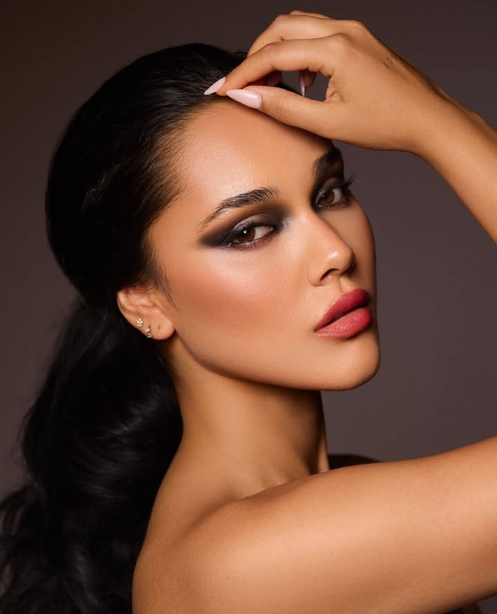 No photo description available.