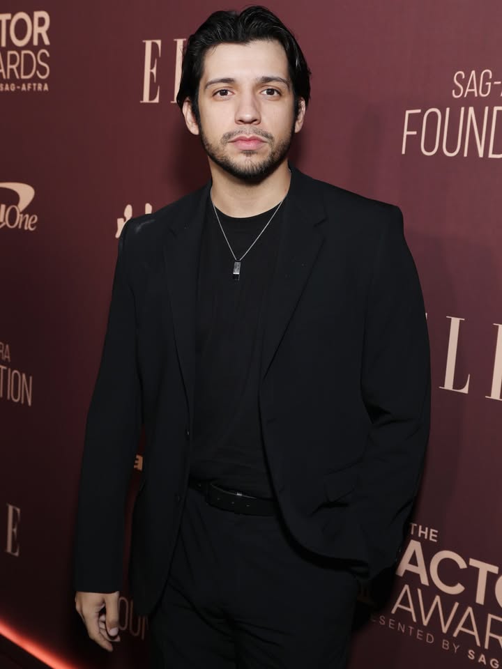 May be an image of carpet and text that says 'OR RDS AG-AFTRA EL SAG FOUND One L HE ACT AWA'