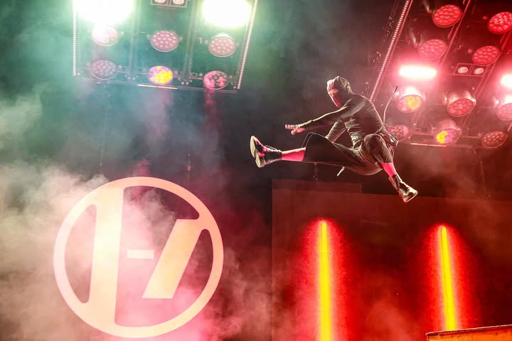 No photo description available.