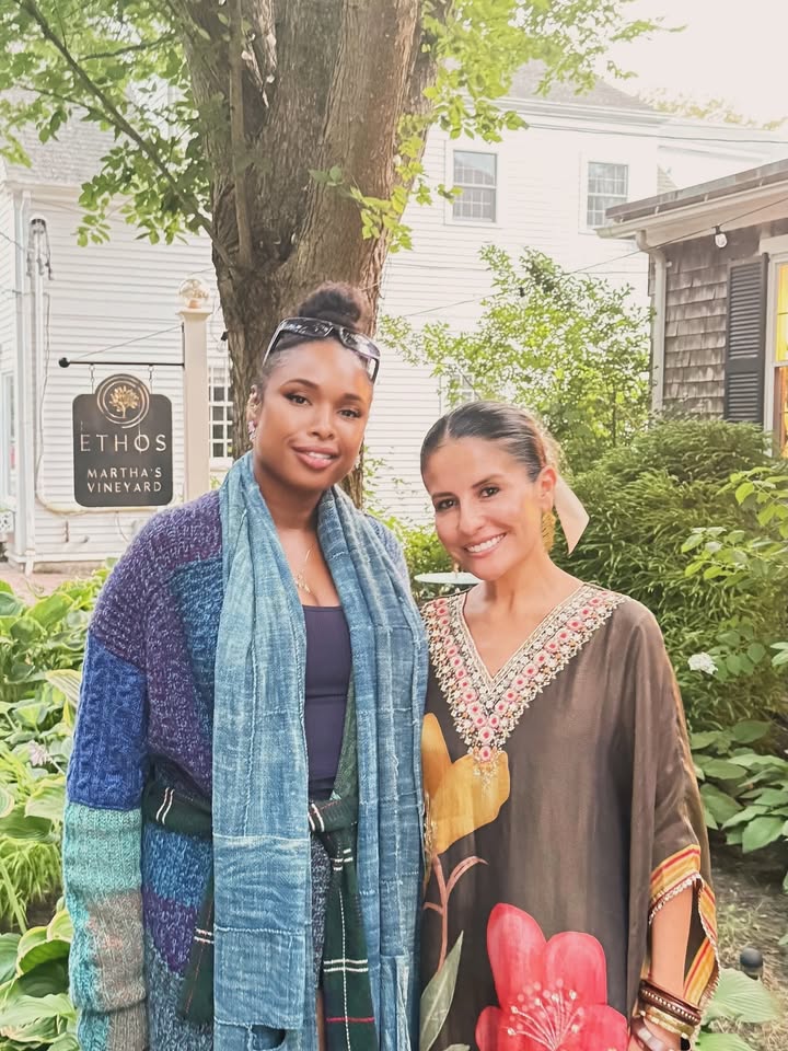 No photo description available.