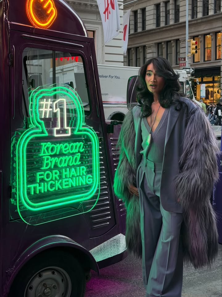 May be an image of one or more people, makeup, overcoat, fur coat and text that says 'feliver eliverForYou ForY You s.com #1 OET Brand THICKENING FORHAIR HAIR FOR'