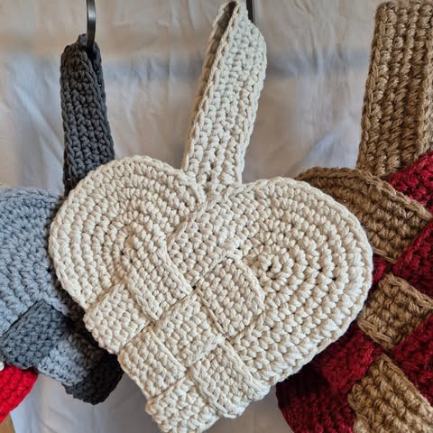 No photo description available.