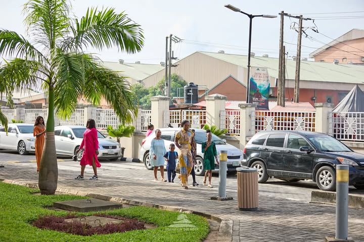 No photo description available.