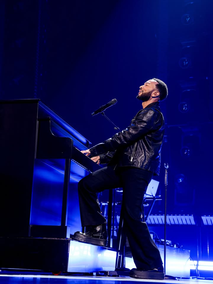 May be an image of piano, microphone, concert and text